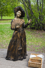Live sculptures in Togliatti Victory Park