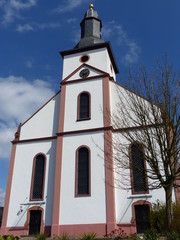Fototapeta na wymiar Pfarrkirche in Mittelstrimmig / Hunsrück