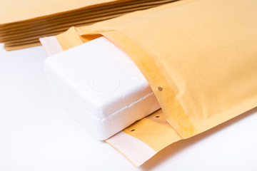Padded bubble mailer envelope