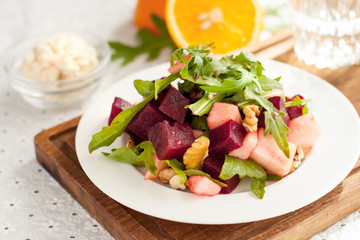 Salad with apple, beet, arugula and walnuts