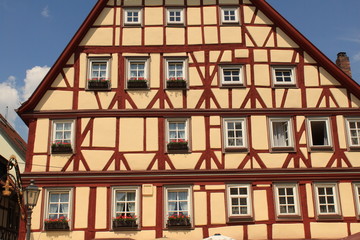 Fränkisches Fachwerk in schönster Form (Gasthaus Schönbrunnen in Lohr am Main)