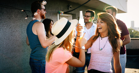 Obraz premium Friends having fun at rooftop party.