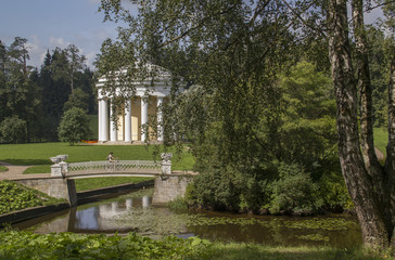 Obraz premium Bridge and Temple of Friendship. Pavlovsk Park. St.Petersburg Russia.