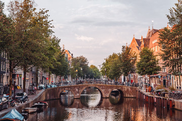 Fototapeta premium sunrise on the streets and canals of amsterdam