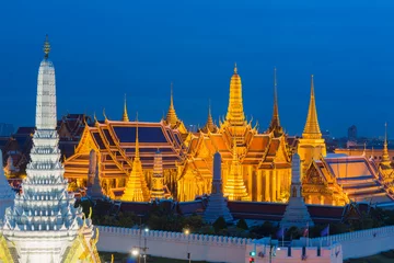 Foto op Canvas Grand palace at twilight in Bangkok, Thailand © Aunging