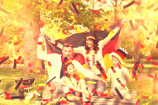 Familie Feiert im Park Deutschen Sieg 