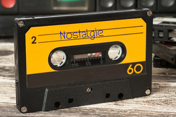 Fototapeta premium Ein Kassettendeck, alte Musik Kassette mit Nostalgie Songs