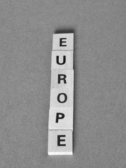 la parola Europe composta da lettere scritte su piccoli tasselli di legno