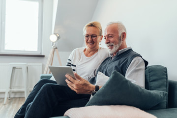 Obraz premium They e-mailed us their wedding photo album