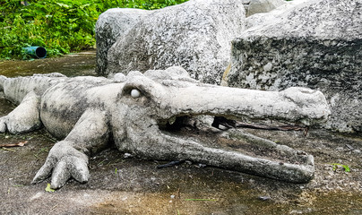 Fototapeta na wymiar Stone Crocodile statue design on garden background.