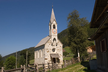 Fototapeta na wymiar Kirche in Aschbach