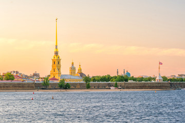 Obraz premium Old town St. Petersburg skyline at sunset