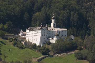 Fototapeta na wymiar Kloster Marienberg bei Burgeis