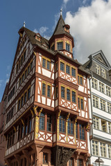 Fototapeta premium Eckhaus Großer Engel der Frankfurter Ostzeile auf dem Römerberg in Frankfurt am Main