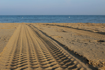 Reifenspuren auf Sand