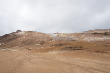 Fototapeta na wymiar Fumarolen-Landschaft im Geothermalgebiet Námaskarð – Hverir / Nord-Island