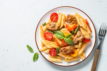 Pasta penne with chiken and vegetables.