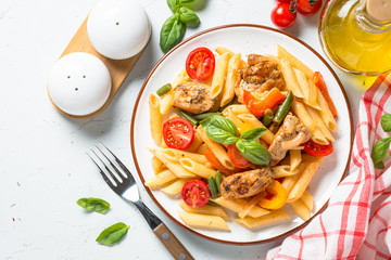 Pasta penne with chiken and vegetables.