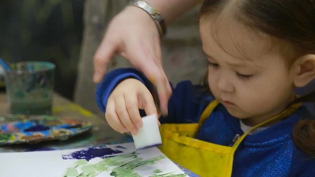 children, the child draw a still life.