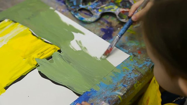 children, the child draw a still life.