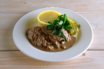 Roasted liver with sauce and mashed potato