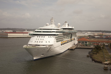 Fototapeta na wymiar cruise ship in the port of colon panama