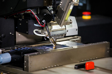 Multi-purpose bonder for high placement accuracy