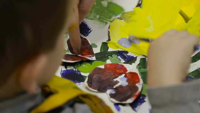 children, the child draw a still life.