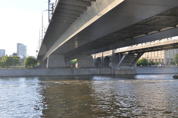 Obraz premium railway bridge over the river in Moscow