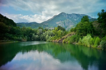 Fototapeta na wymiar Lago di Villa Collemandina