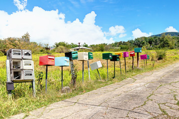 Boîtes aux lettres à Deshaies en Guadeloupe