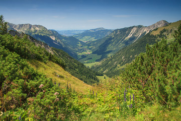 Fototapeta na wymiar Wandern in den Allgäuer Alpen, Deutschland