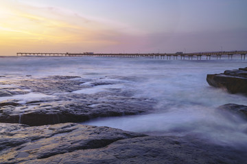 Obraz premium Ocean Beach Sunset by the Pier in San Diego, California