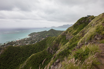 Fototapeta na wymiar Lush mountain cliffs of Oahu, Hawaii
