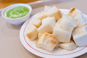 Steam bread with green custard dipping