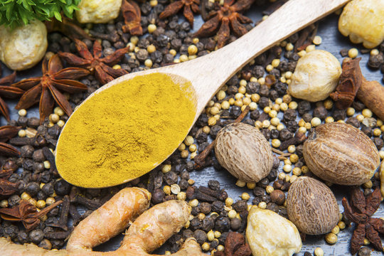 Fresh turmeric powder with various spices © Creativa Images