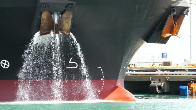 Large ship dump ballast  water