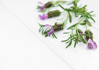 Naklejka premium Spanish lavender on a table