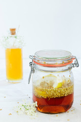 Holunderblütensirup 