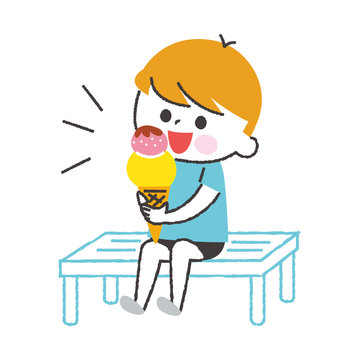 アイスクリームを食べる男の子