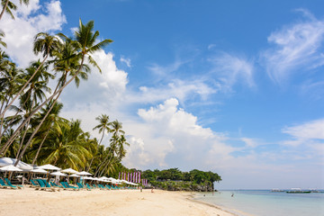 Weißer Strand von Alona auf Panglao Island, Bohol, Philippinen