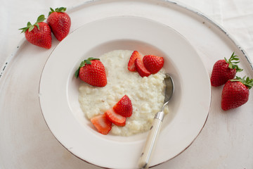 Vanille Milchreis mit Beeren