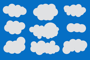 Nubes sobre fondo azul.