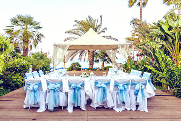 Daylight view to wedding reception table outdoors