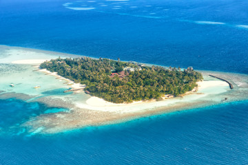 Malediven Insel Urlaub Paradies Meer Textfreiraum Copyspace Embudu Resort Luftbild