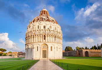 Obraz premium Pisa Baptistery at Piazza dei Miracoli aka Piazza del Duomo in Pisa Tuscany Italy