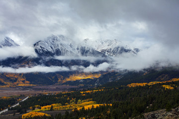 Autumn Below Winter on the Peak of Mount Elbert Coloroado