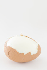 ひび割れた茹で卵