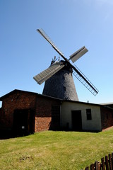 Fototapeta na wymiar Straupitz, funktionsfähige Holländerwindmühle