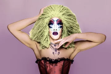 Foto auf Acrylglas Lustiger Hund glamorous drag queen